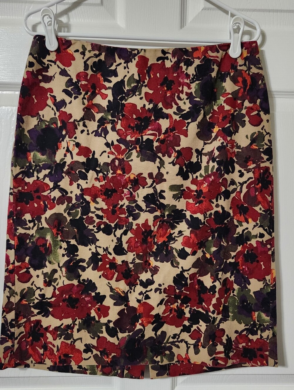 Talbots Floral Pencil Skirt in Beige with Red & Purple Blooms, Size 10